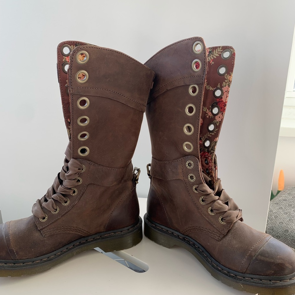 Dr marten triumph floral lace up boot